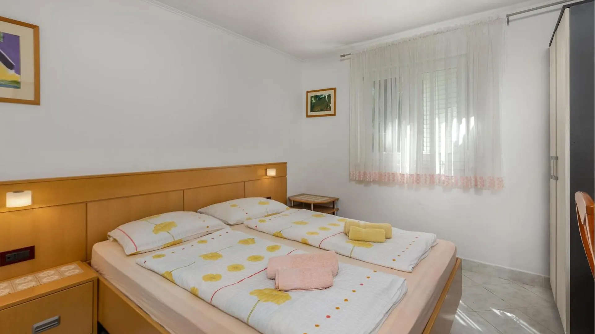 Amazing Apartment In Banjol With Wifi