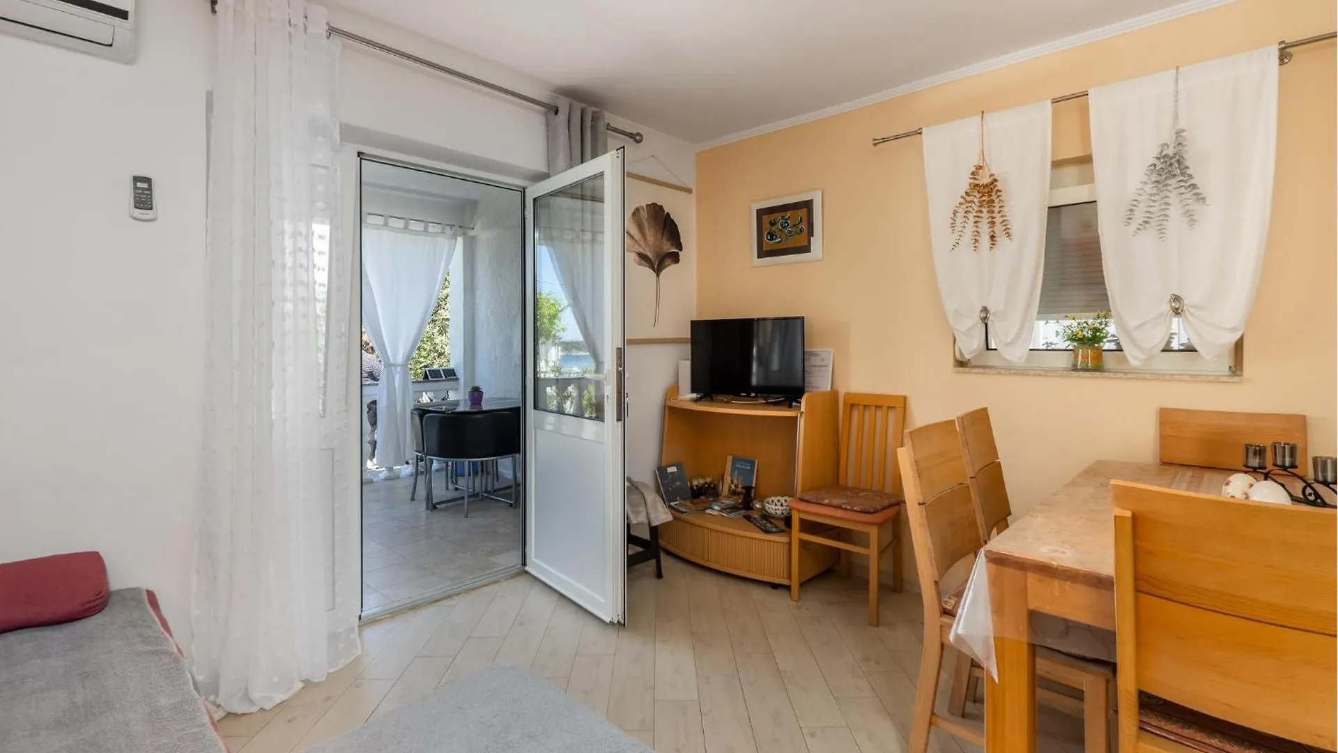 Amazing Apartment In Banjol With Wifi